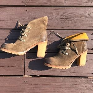 UGG calynda ankle boots